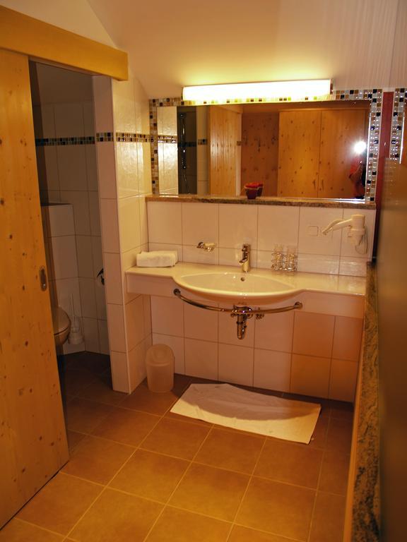 Landhotel Mariensaeule Wernstein am Inn Ruang foto