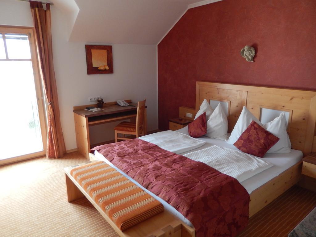 Landhotel Mariensaeule Wernstein am Inn Bagian luar foto