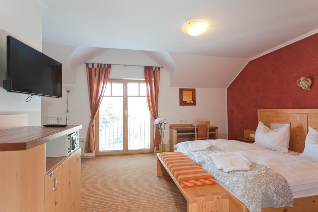 Landhotel Mariensaeule Wernstein am Inn Bagian luar foto