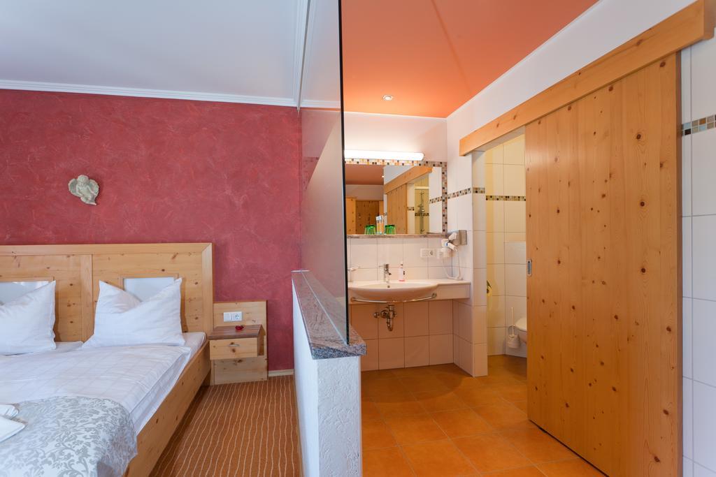 Landhotel Mariensaeule Wernstein am Inn Bagian luar foto