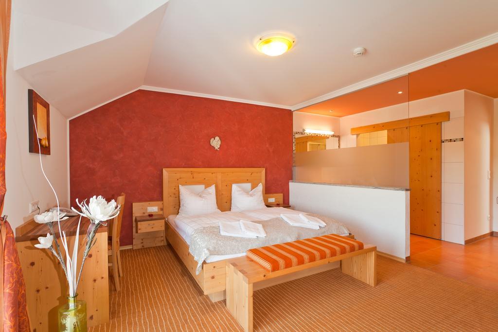 Landhotel Mariensaeule Wernstein am Inn Bagian luar foto